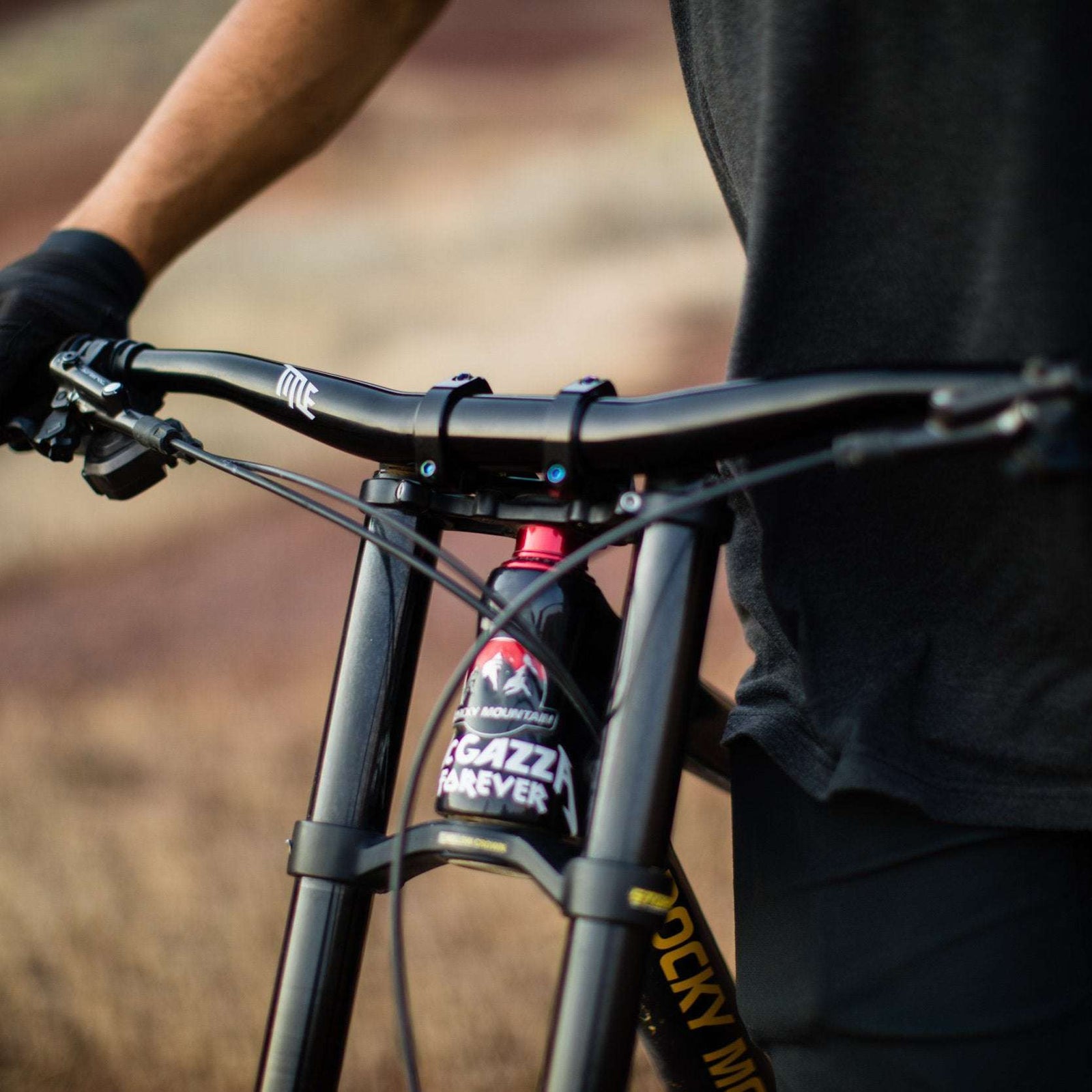 AH1 35 - Title MTB black alloy mountain bike handlebar mounted on downhill bike Carson Storch