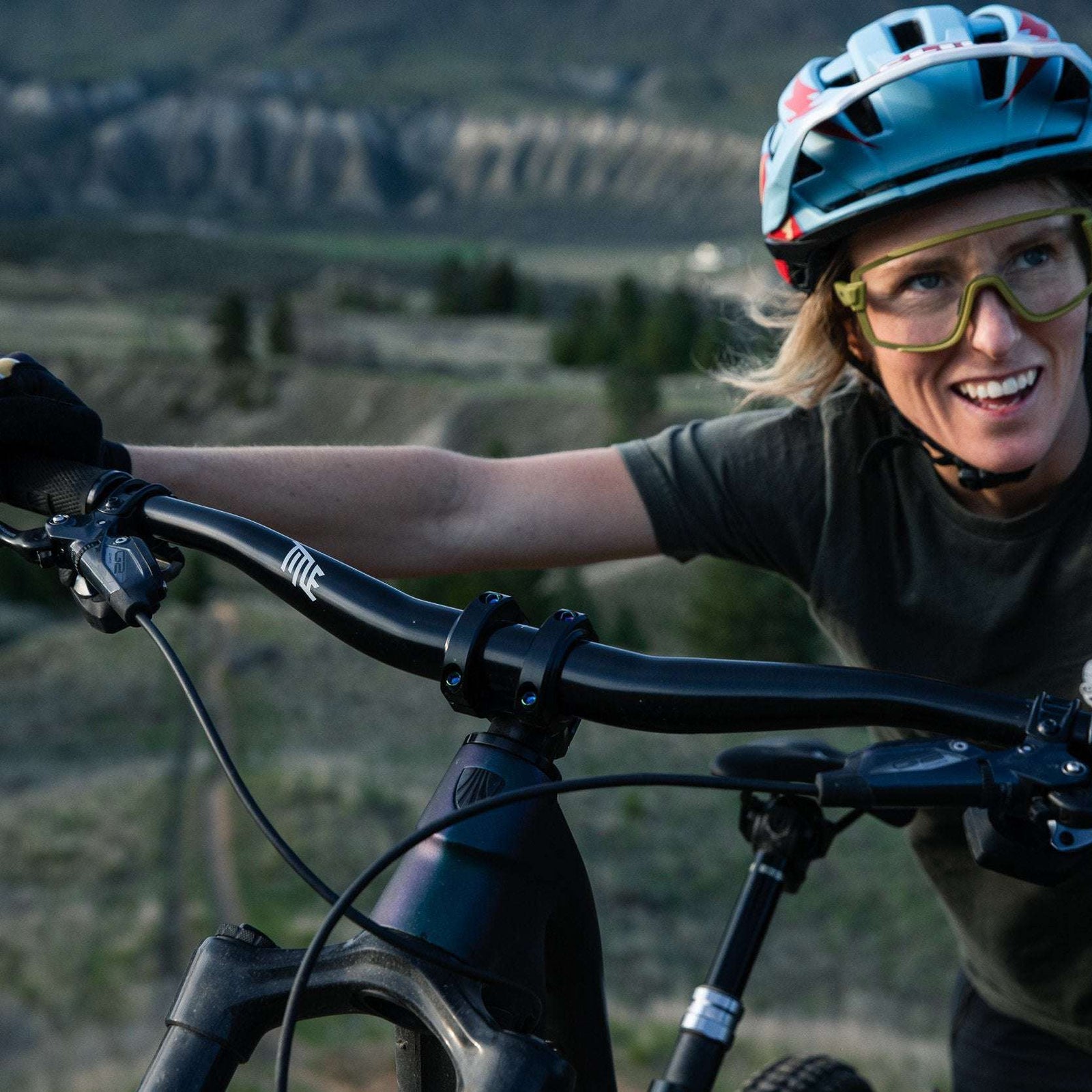 AH1 35 - Title MTB black alloy handlebar mounted on trail bike Casey Brown