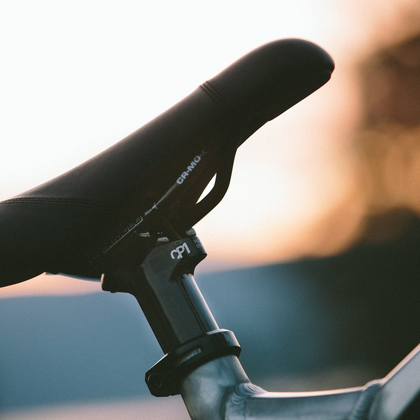 CP1 - Title MTB Carbon mountain bike seatpost mounted with JS1 saddle on bike