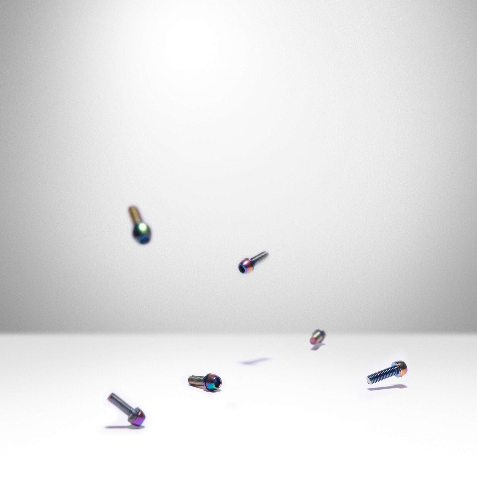 ST1 31.8 - Title MTB oil slick rainbow colour bolts